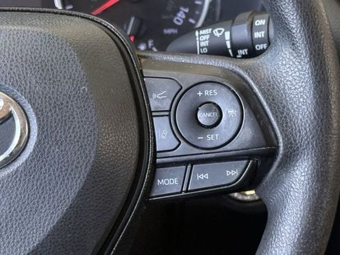 Used 2021 Toyota RAV4 XLE w/ Convenience Package FWD image 15