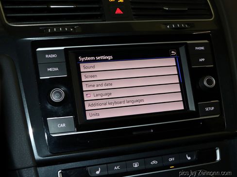 Used 2019 Volkswagen Golf S image 19