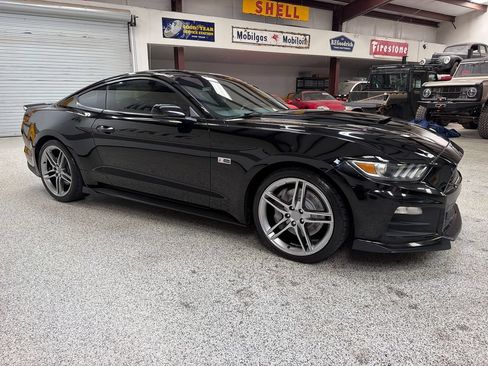 Used 2015 Ford Mustang GT Premium RWD image 10