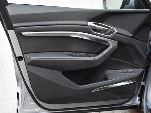 Used 2021 Audi e-tron Premium Plus w/ Premium Plus Package image 22