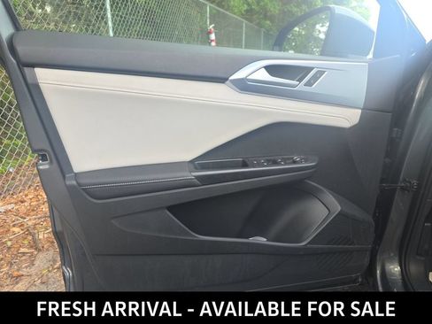 Used 2025 Volkswagen Taos SE AWD/4WD image 8