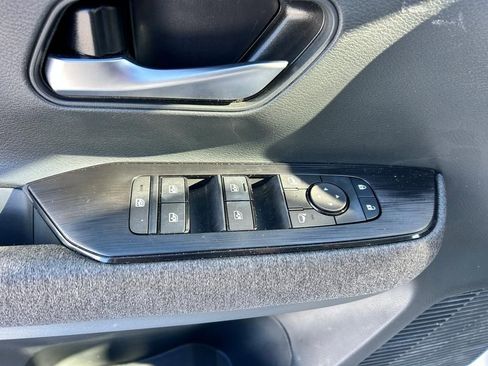 Used 2025 Nissan Kicks SV image 28