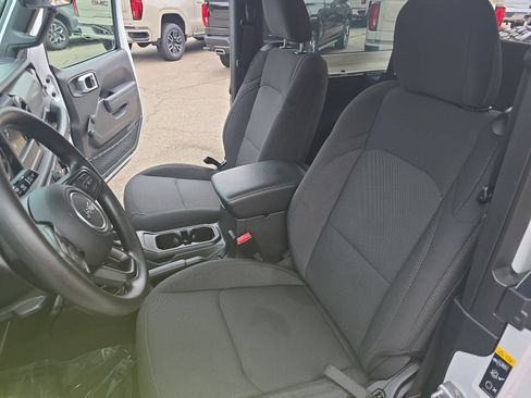 Used 2022 Jeep Wrangler Sport AWD/4WD image 15