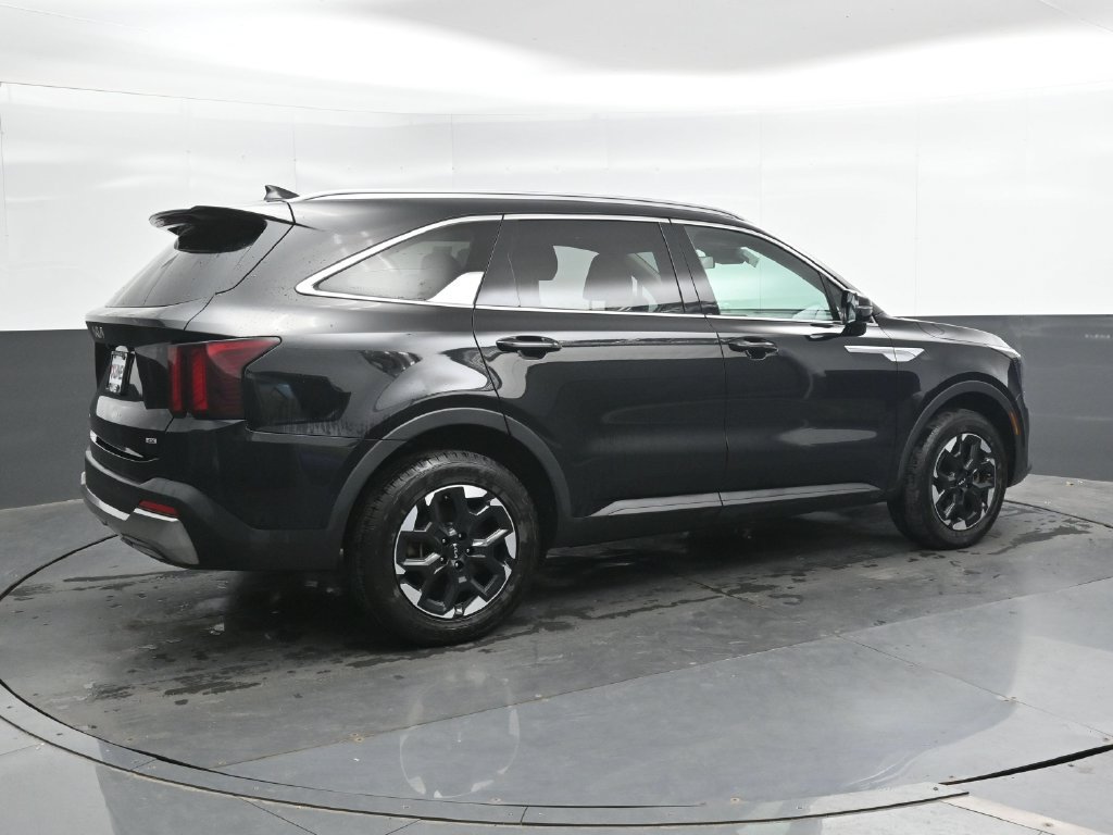 Used 2024 Kia Sorento S AWD/4WD image 2