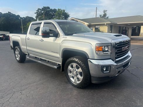Used 2018 GMC Sierra 2500 SLT w/ Duramax Plus Package AWD/4WD image 3