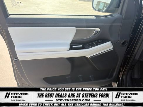 Used 2025 Ford Expedition Platinum w/ Driver's Package AWD/4WD image 24