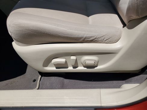 Used 2016 Nissan Murano SV image 9