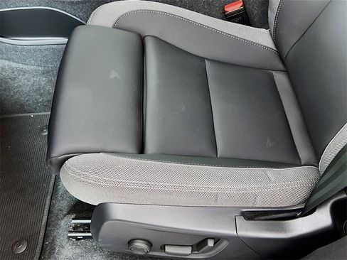 Used 2023 Volvo XC40 Recharge Core image 20