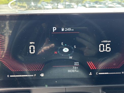 Used 2025 Kia Carnival FWD image 20