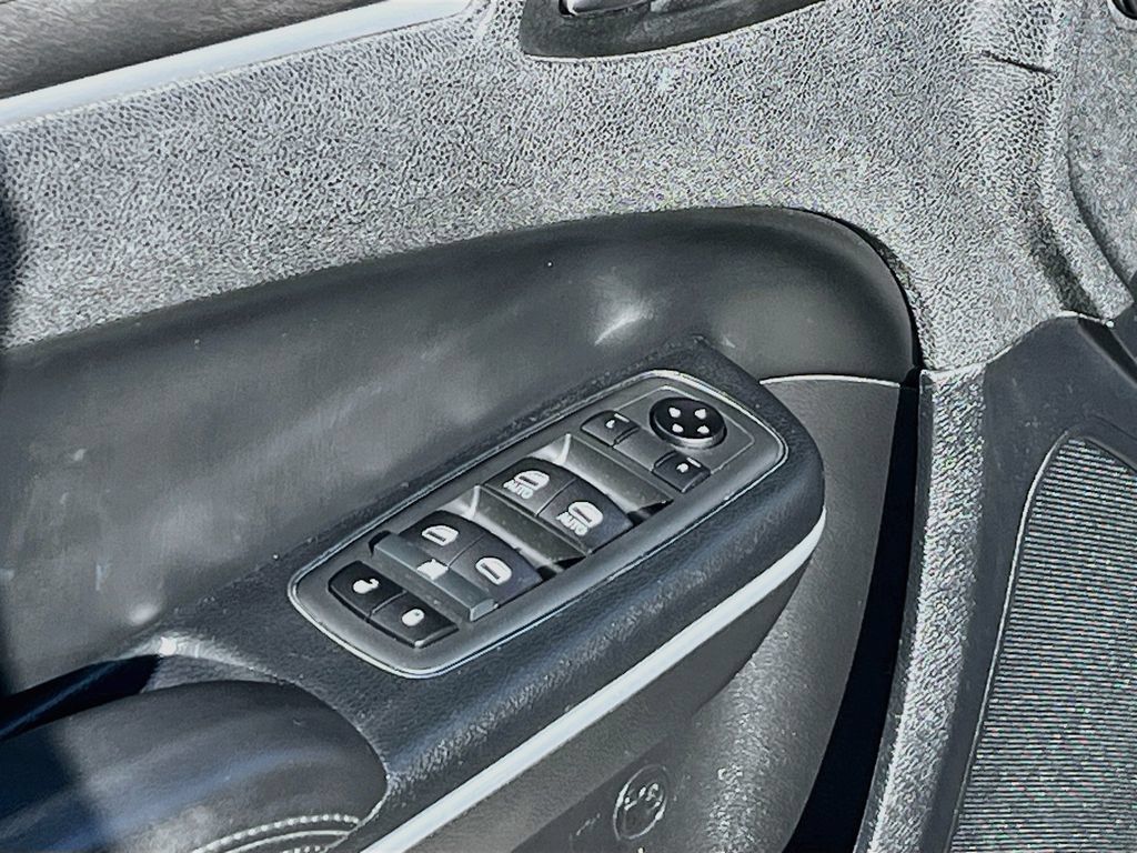Used 2020 Chrysler 300 Touring w/ Sport Appearance Package RWD image 17