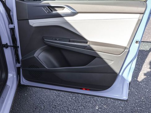 Used 2024 Volkswagen Taos SE image 39