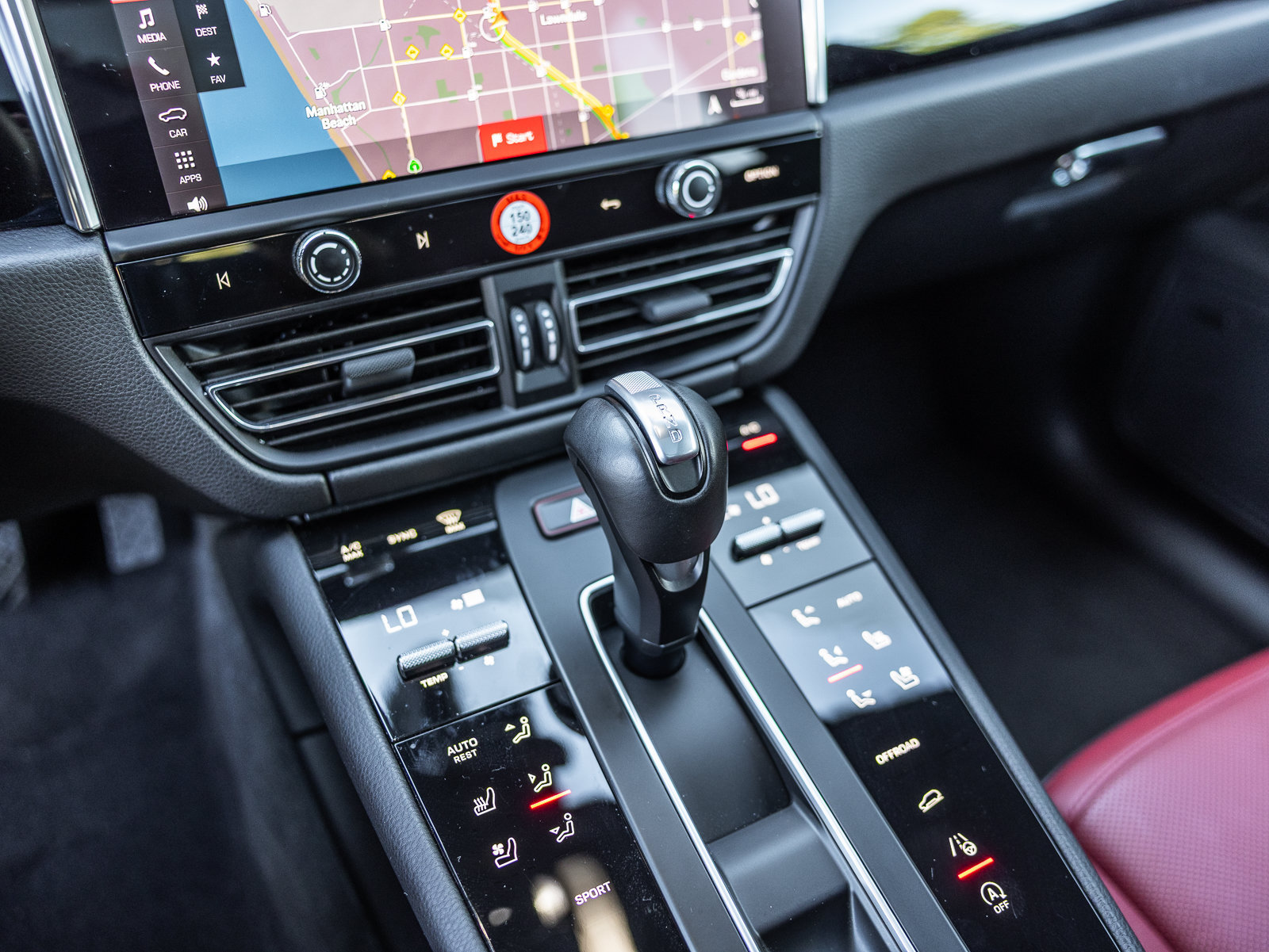 Certified 2026 Porsche Macan AWD/4WD image 22