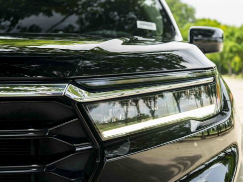 Used 2023 Honda Pilot Touring image 11