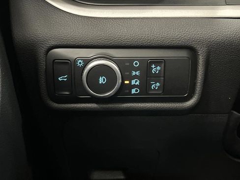 Used 2023 Ford Explorer XLT image 25