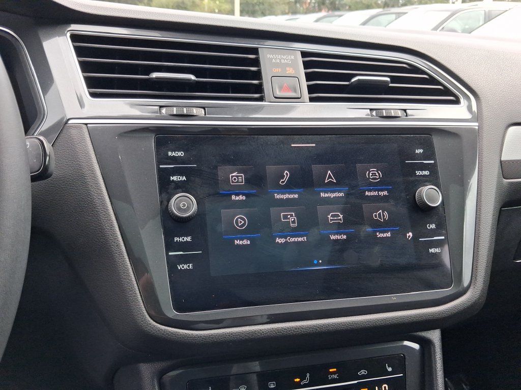 Certified 2023 Volkswagen Tiguan SE w/ Panoramic Sunroof Package FWD image 23