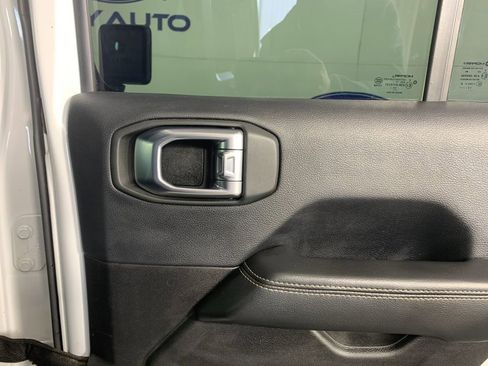 Used 2018 Jeep Wrangler Unlimited Sahara image 38