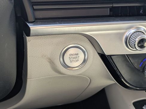 Used 2025 Kia Telluride S image 32