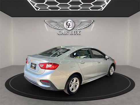 Used 2018 Chevrolet Cruze LT w/ Convenience Package image 6