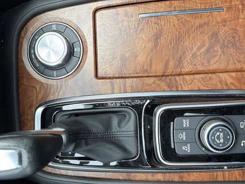 Used 2024 Nissan Armada SL image 30