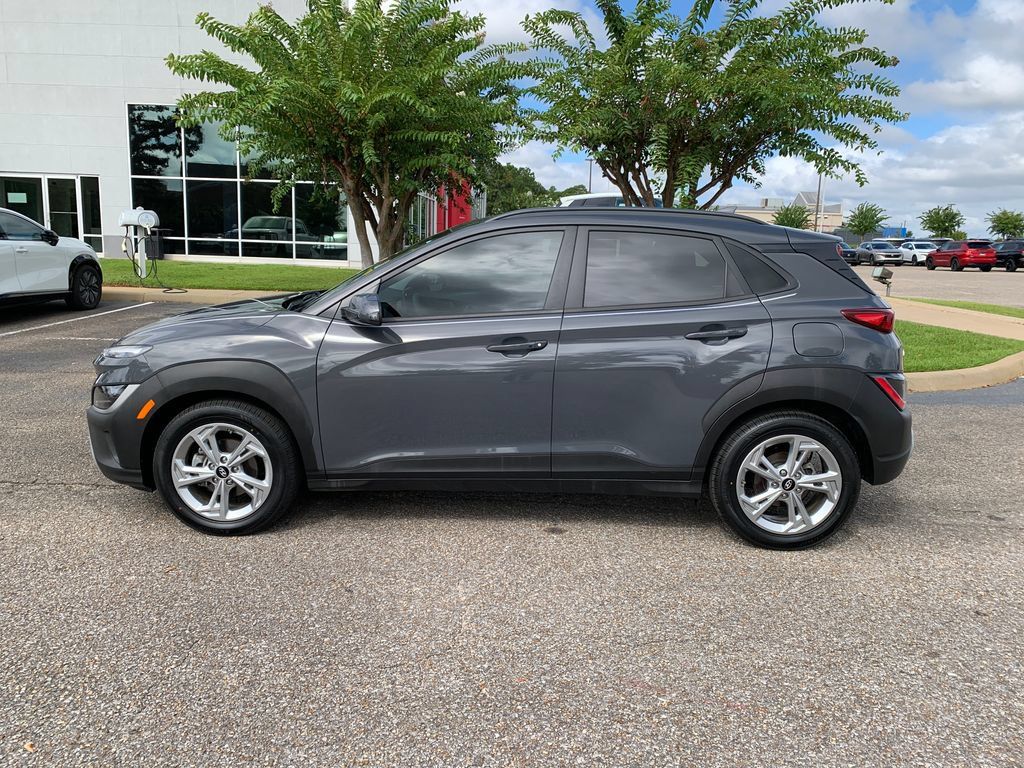 Used 2023 Hyundai Kona SEL w/ Cargo Package FWD image 5