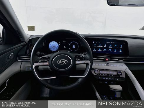 Used 2025 Hyundai Elantra Limited FWD image 26