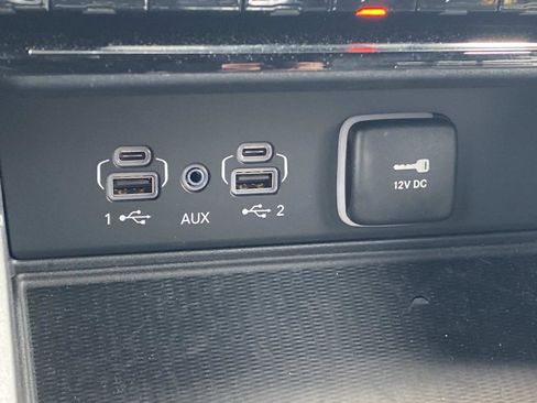 Used 2025 Jeep Grand Cherokee Altitude RWD image 31