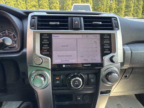 Used 2020 Toyota 4Runner SR5 AWD/4WD image 25