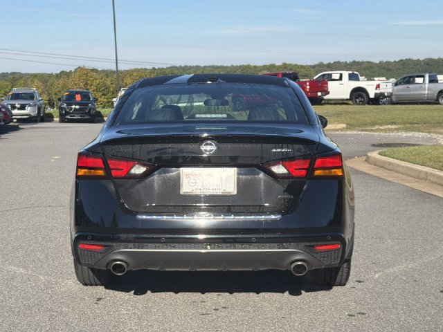Certified 2022 Nissan Altima 2.5 SR w/ Midnight Edition Package AWD/4WD image 6