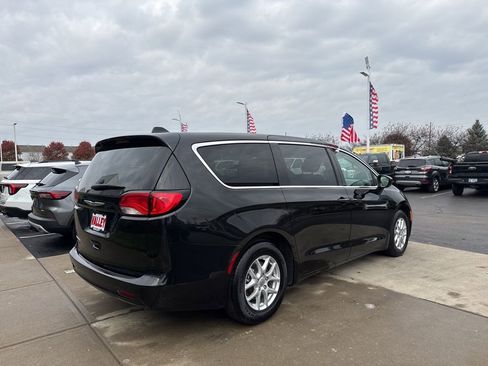 Used 2023 Chrysler Voyager LX image 11