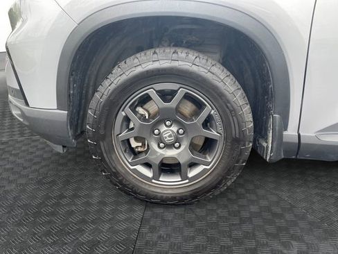 Certified 2025 Honda Pilot TrailSport image 14