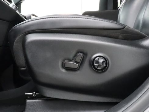 Used 2023 Chrysler Pacifica Touring-L w/ S Appearance Package FWD image 11
