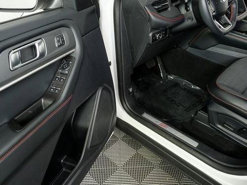 Used 2025 Ford Explorer ST-Line w/ Premium Package image 8