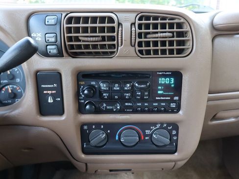 Used 2001 Chevrolet S10 Pickup LS w/ Preferred Equipment Group image 27