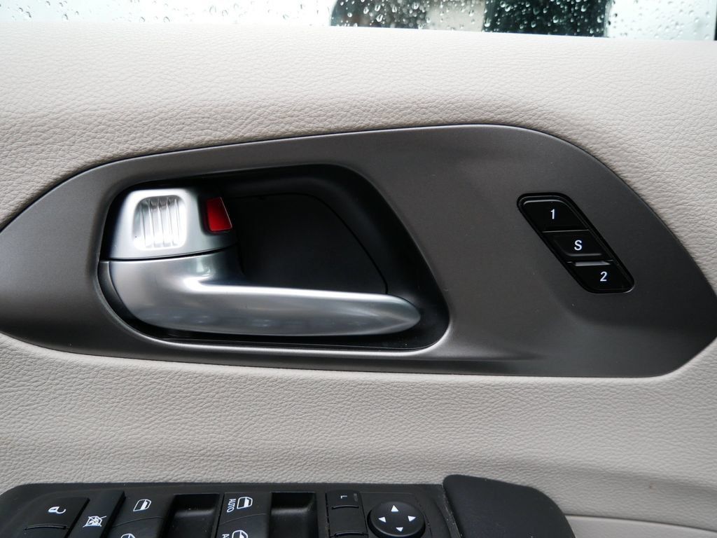 Used 2024 Chrysler Pacifica Limited FWD image 14