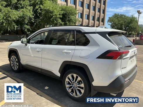 Used 2023 Toyota RAV4 XLE Premium image 4