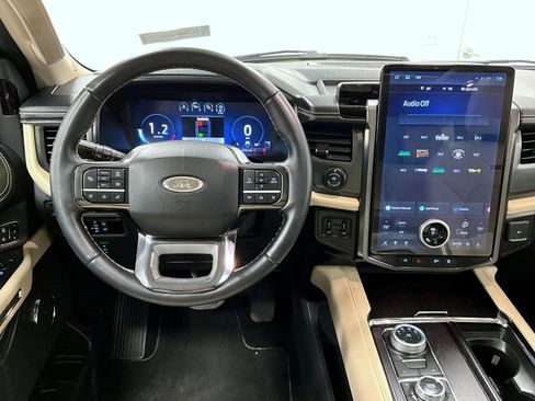 Used 2024 Ford Expedition Platinum image 13