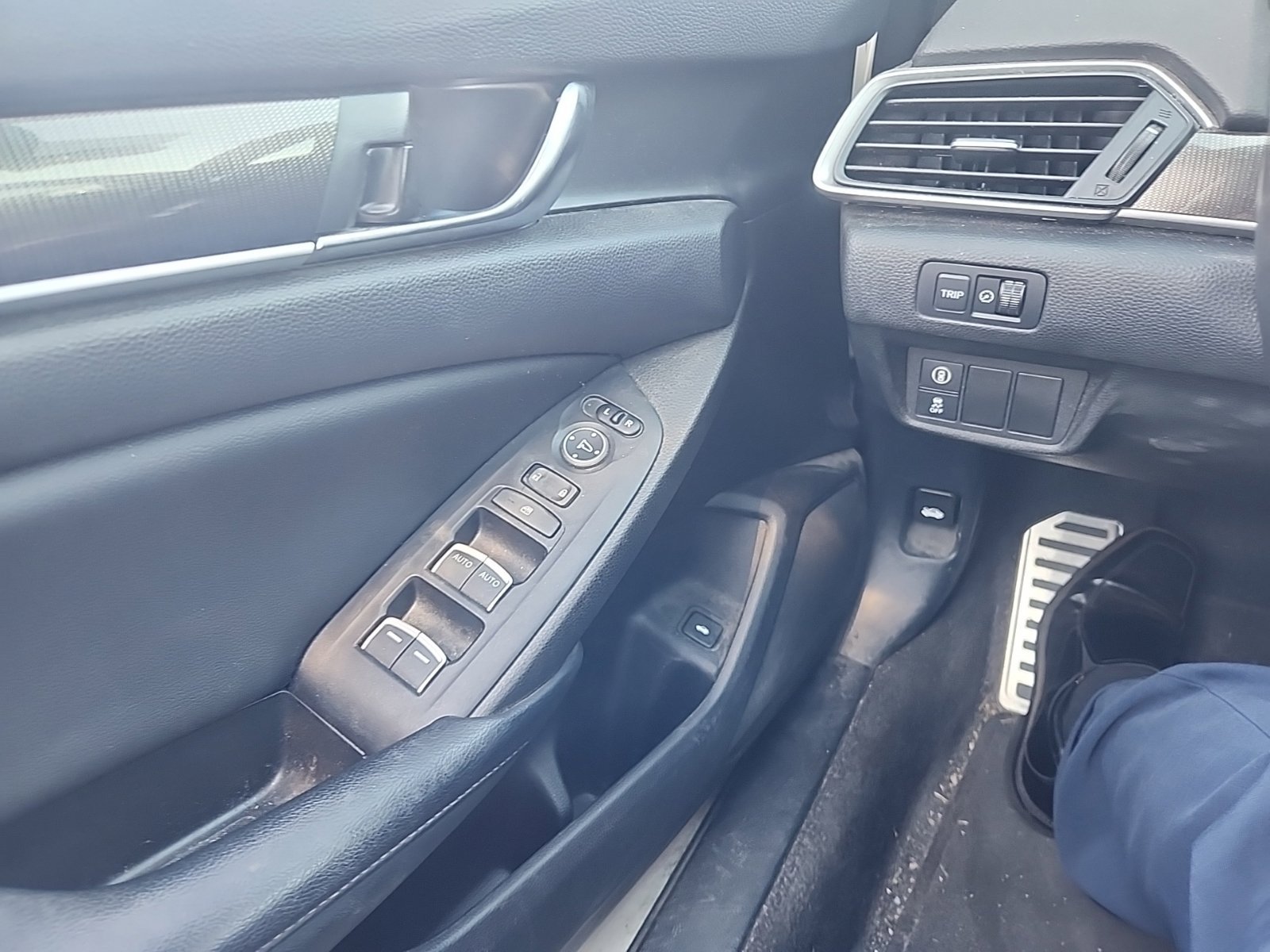 Used 2018 Honda Accord Sport image 14