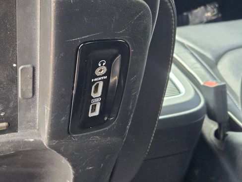 Used 2019 Chrysler Pacifica Limited w/ Advanced Safetytec Group FWD image 31