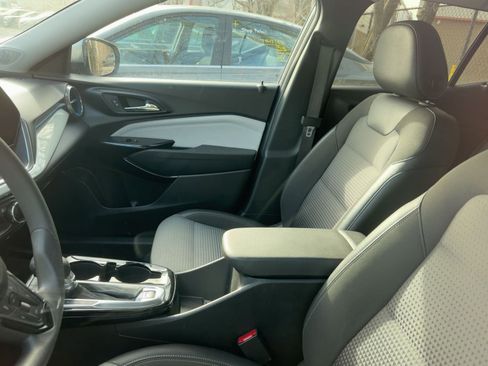Used 2025 Chevrolet Trax LT image 7