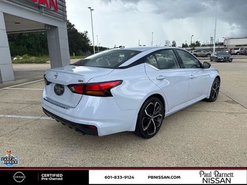Certified 2023 Nissan Altima 2.5 SR w/ SR Premium Package FWD image 8