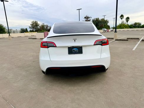 Used 2022 Tesla Model Y Performance AWD/4WD image 5