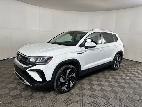 Used 2024 Volkswagen Taos SE image 7