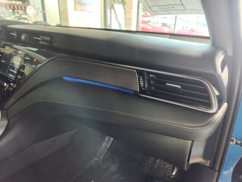 Used 2019 Toyota Camry XSE image 12