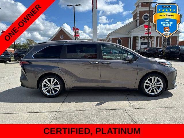 Certified 2023 Toyota Sienna Platinum FWD image 4