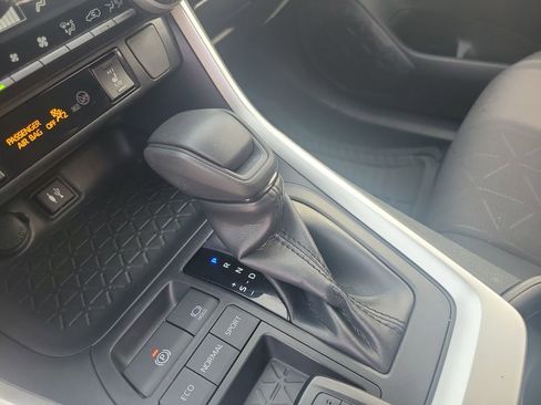 Certified 2019 Toyota RAV4 XLE image 30