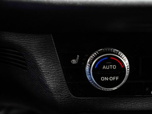 Used 2024 Mitsubishi Outlander SE image 21