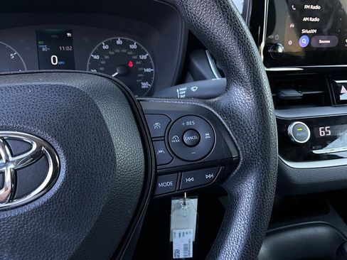 Used 2025 Toyota Corolla LE image 29