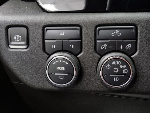 Used 2025 Chevrolet Silverado 2500 LT AWD/4WD image 25