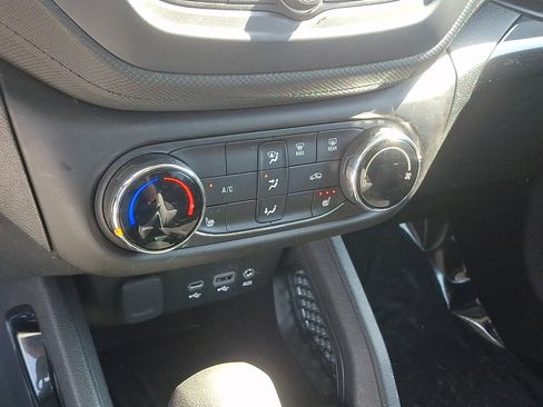 Used 2023 Chevrolet TrailBlazer LT FWD image 15