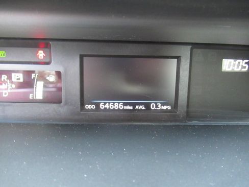 Used 2017 Toyota Prius V Five FWD image 27